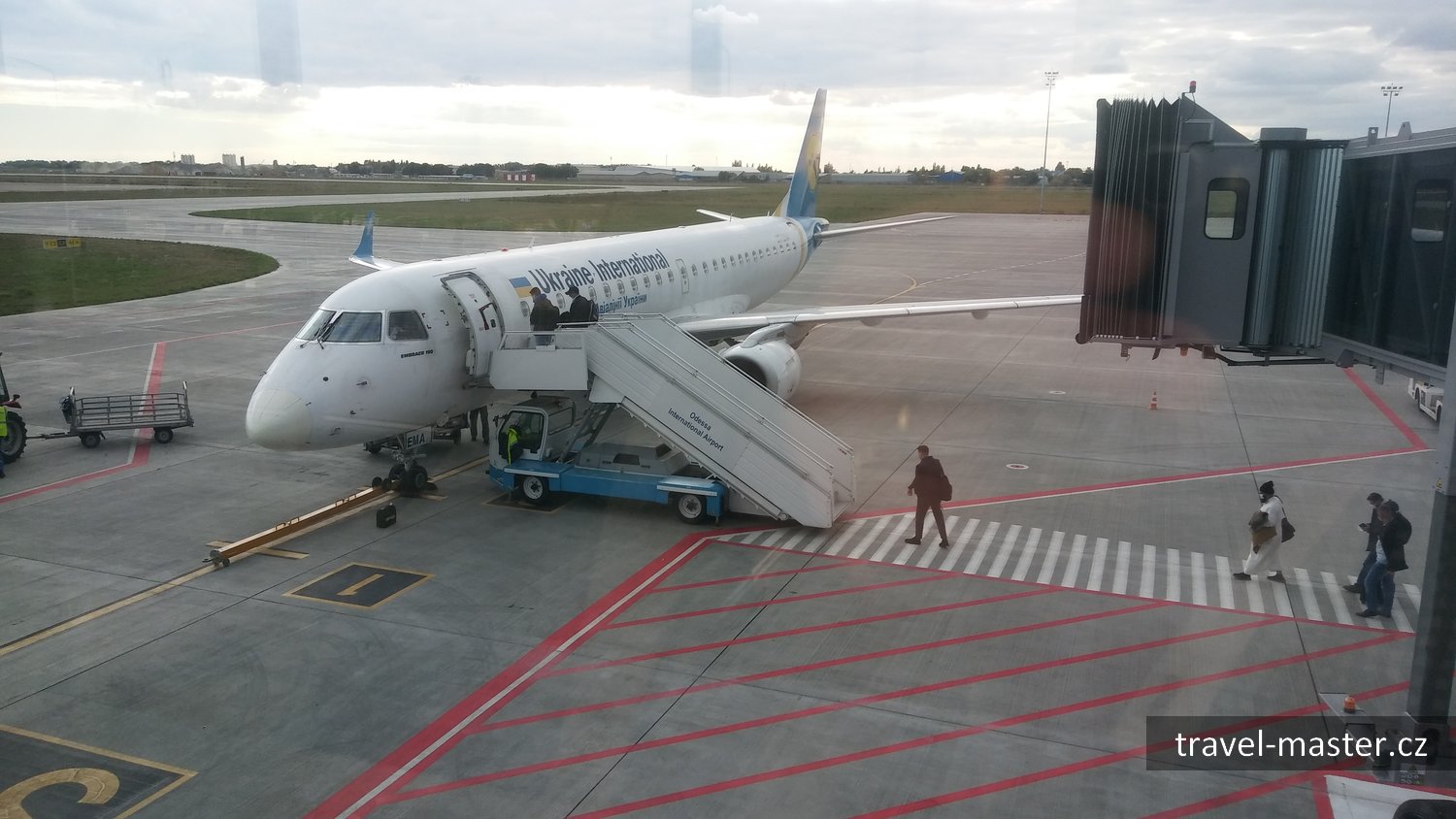 Ukraine International Airlines Embraer 190