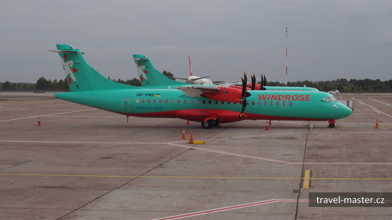 ATR ukrajinských aerolinek Windrose na letišti Boryspil