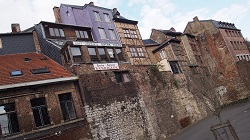 Hrazdene domy, Rue du Palais