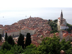 Pohled na Piran z městských hradeb